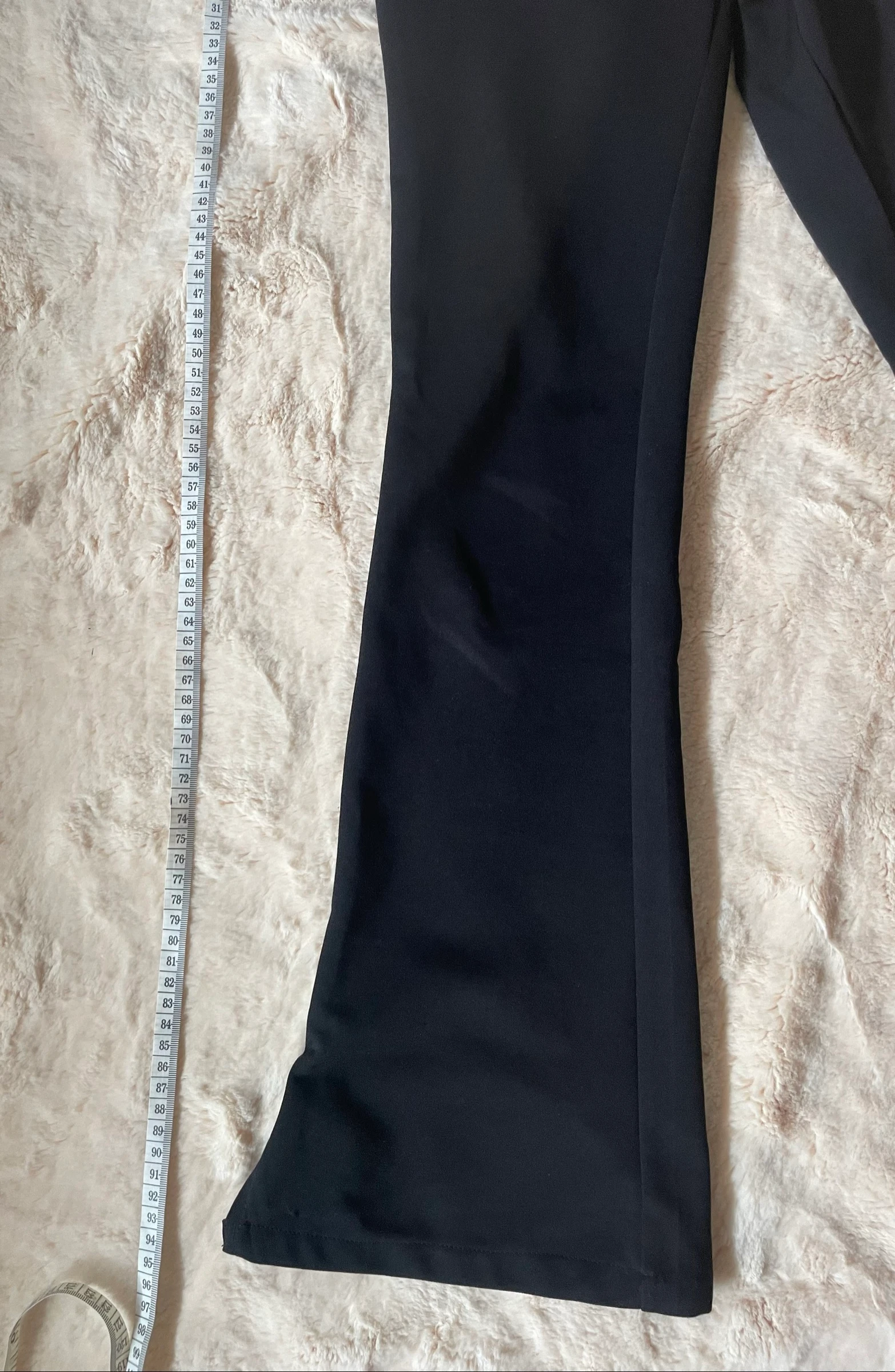 Zwarte uitlopende broek met broek-effect | Elastische stof – photo 6